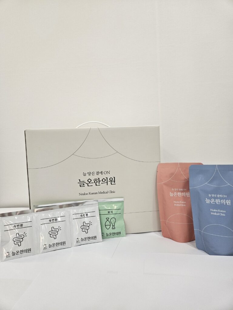 비대면 다이어트 한약 상담 후 원내 직접탕전으로 조제한 맞춤 한약과 배송 준비 모습