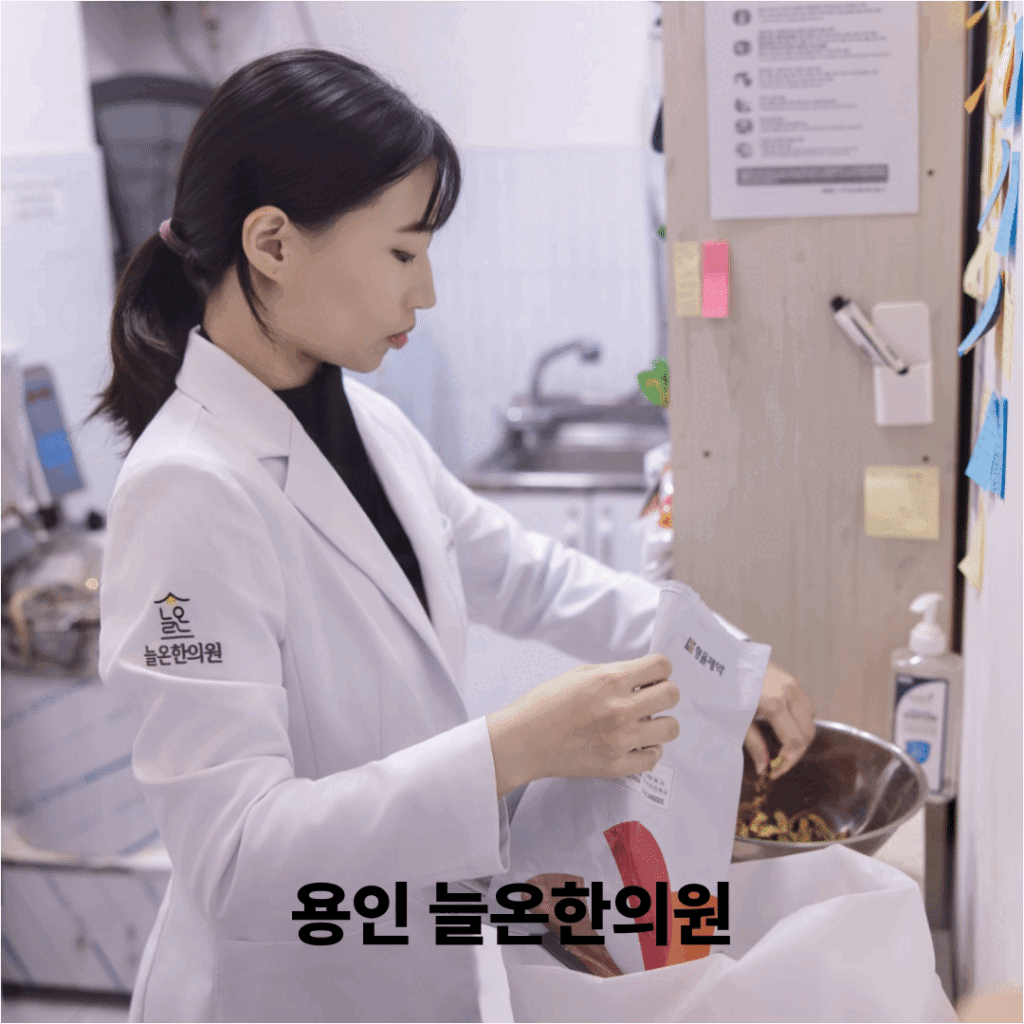시험관 시술 단계에 맞춰 임신준비보약을 원내에서 직접 탕전하는 모습